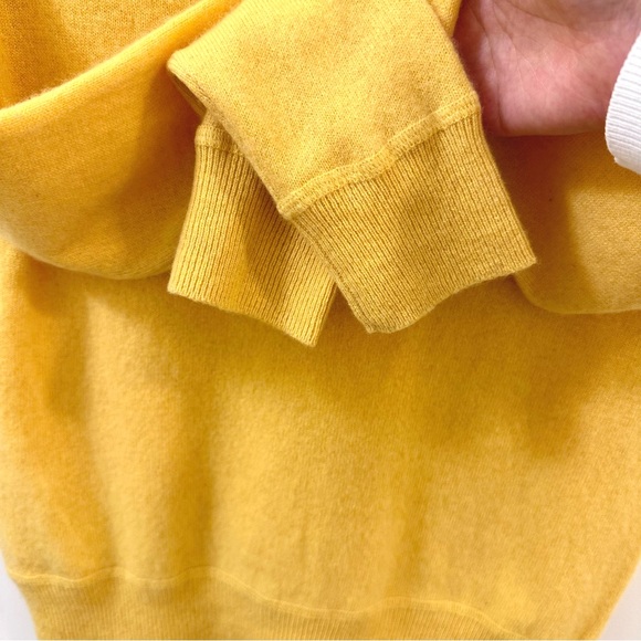 Aritzia TNA 100% Cashmere Crewneck in Yellow XXS - Picture 3 of 8